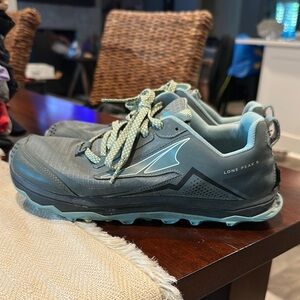 8.5 Women’s Altra Lone Peak 5 Trail Running Shoes
